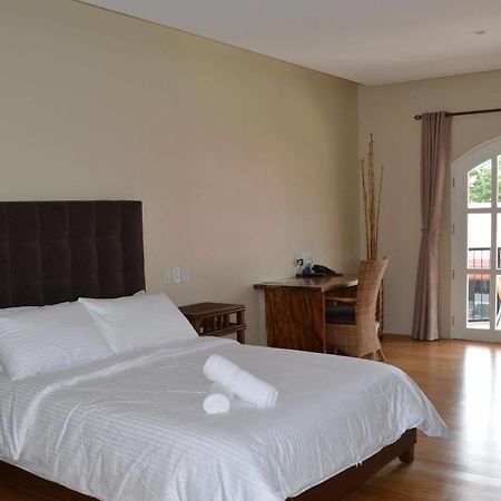 Kingsley'S Hotel And Gastro Pub Mabalacat Екстер'єр фото