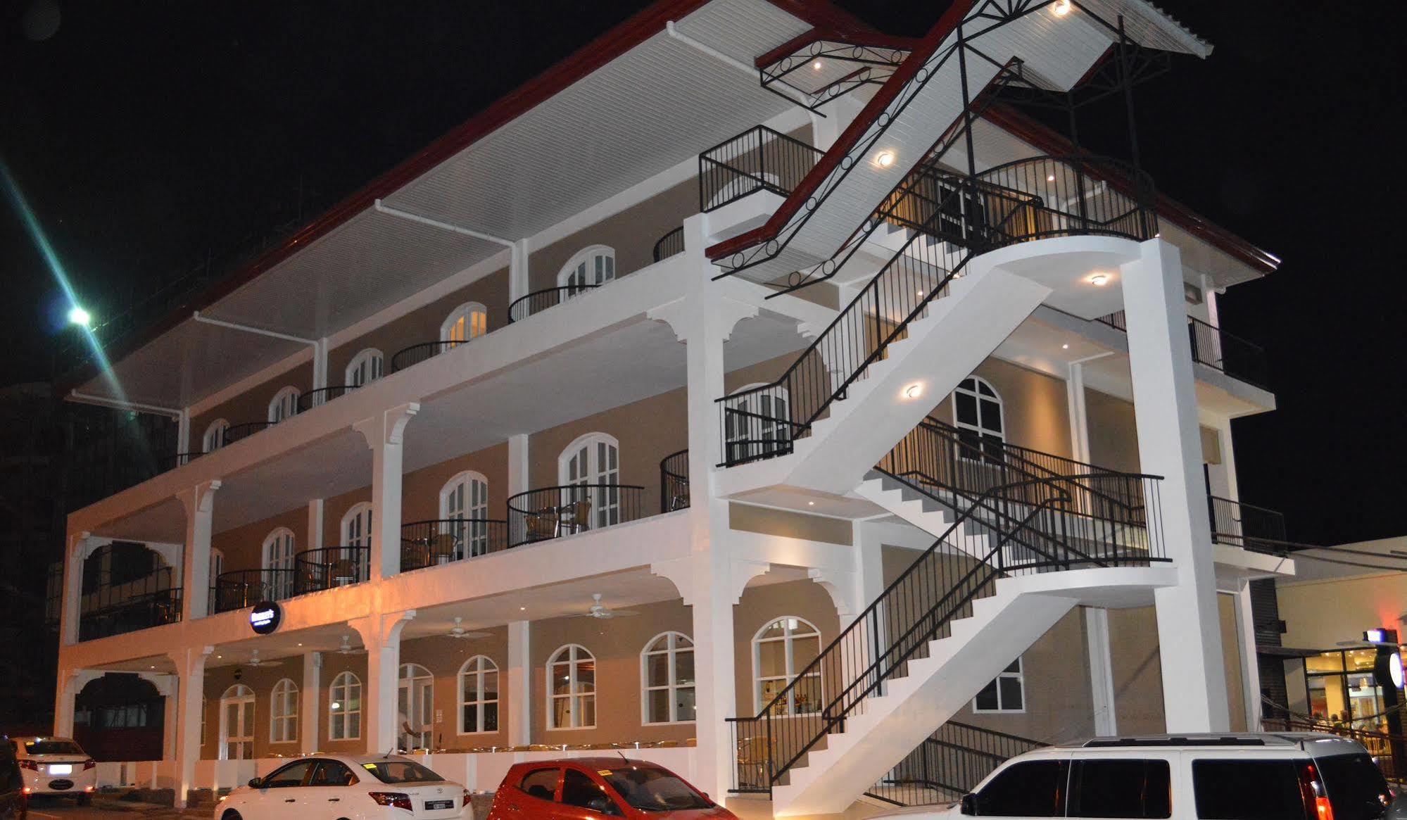 Kingsley'S Hotel And Gastro Pub Mabalacat Екстер'єр фото