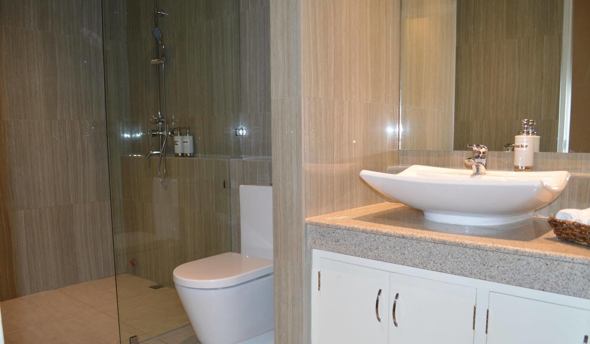 Kingsley'S Hotel And Gastro Pub Mabalacat Екстер'єр фото