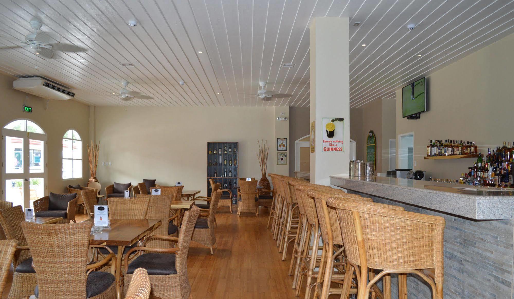 Kingsley'S Hotel And Gastro Pub Mabalacat Екстер'єр фото