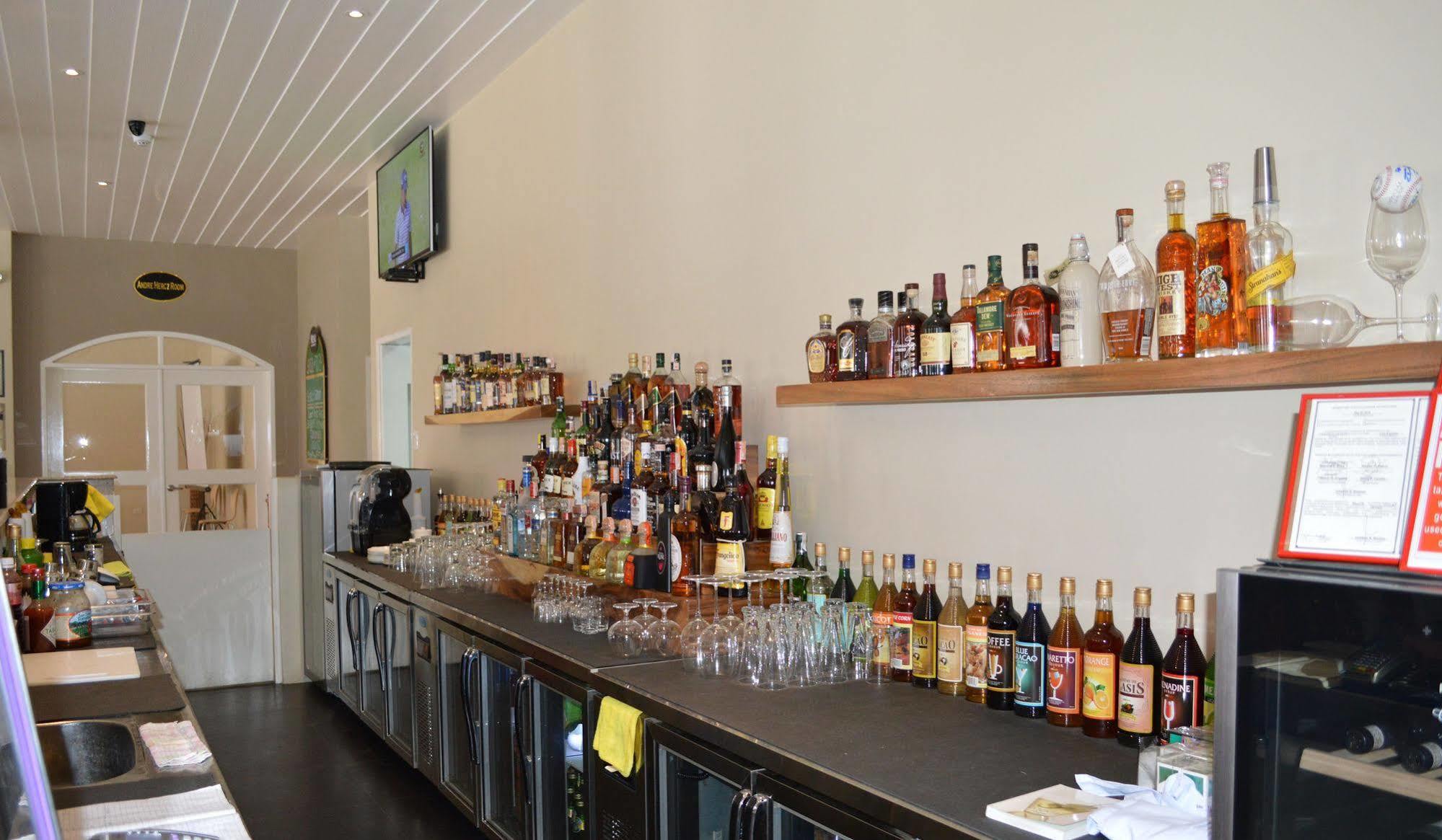 Kingsley'S Hotel And Gastro Pub Mabalacat Екстер'єр фото
