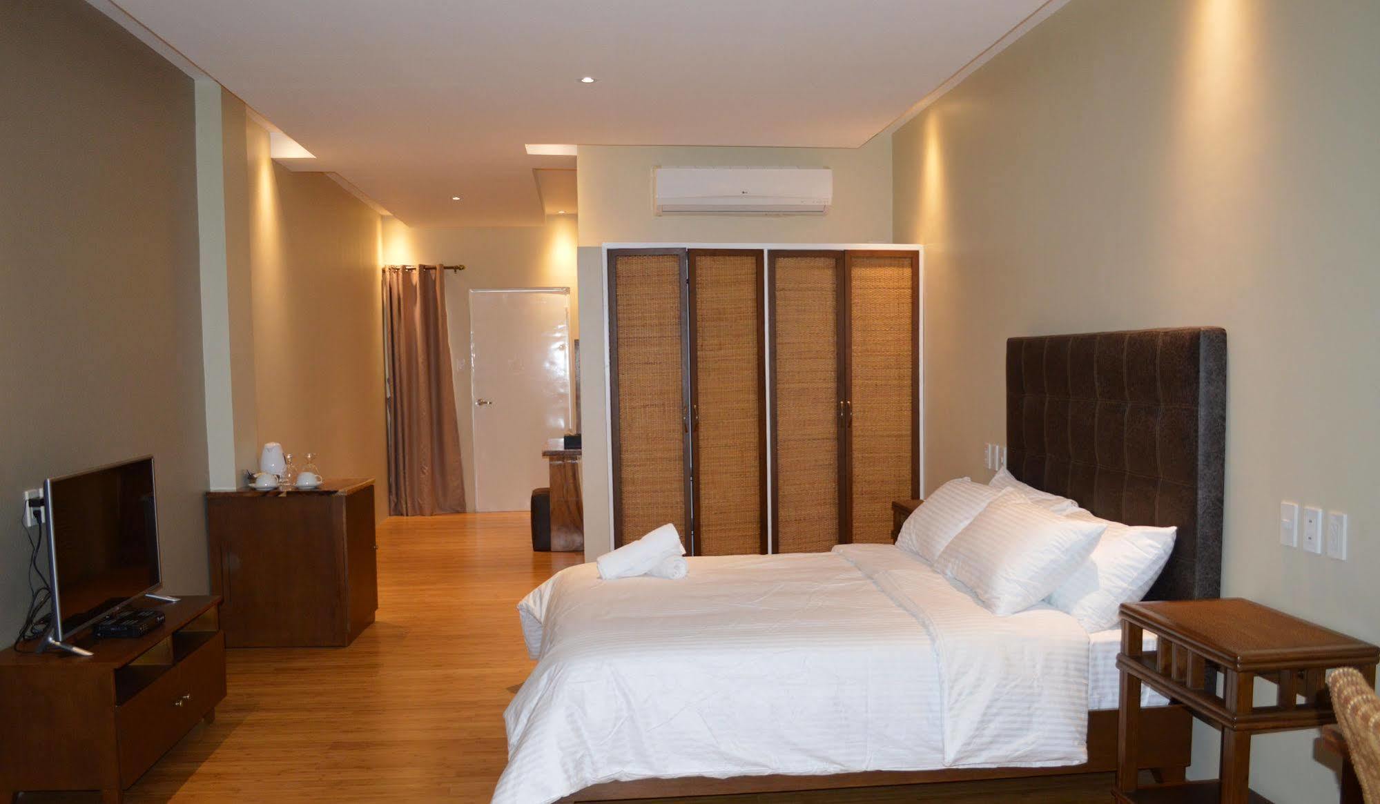 Kingsley'S Hotel And Gastro Pub Mabalacat Екстер'єр фото
