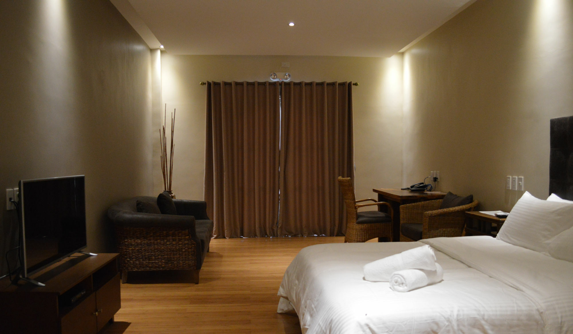 Kingsley'S Hotel And Gastro Pub Mabalacat Екстер'єр фото