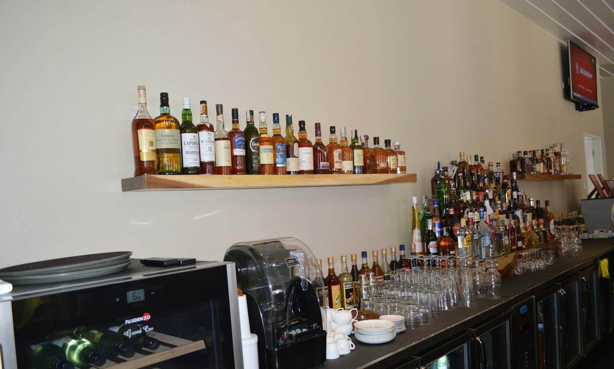 Kingsley'S Hotel And Gastro Pub Mabalacat Екстер'єр фото