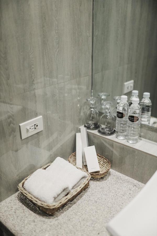 Kingsley'S Hotel And Gastro Pub Mabalacat Екстер'єр фото