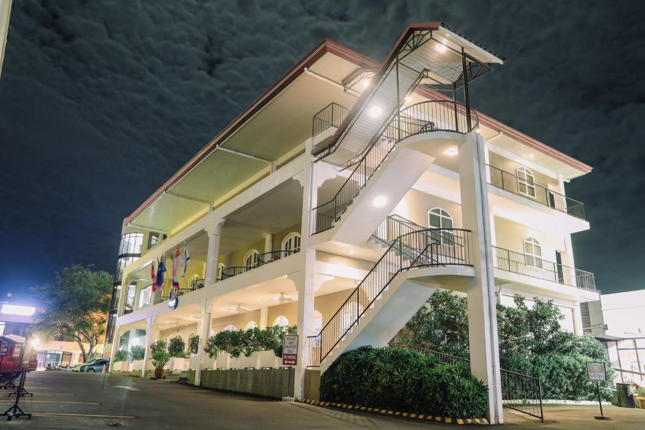 Kingsley'S Hotel And Gastro Pub Mabalacat Екстер'єр фото