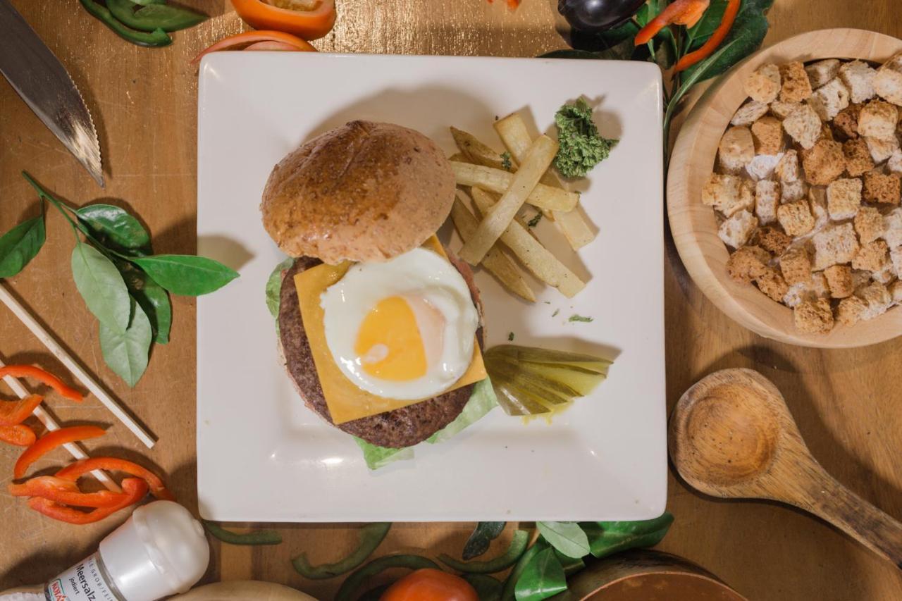 Kingsley'S Hotel And Gastro Pub Mabalacat Екстер'єр фото