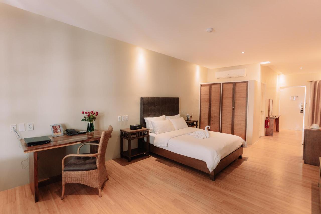 Kingsley'S Hotel And Gastro Pub Mabalacat Екстер'єр фото