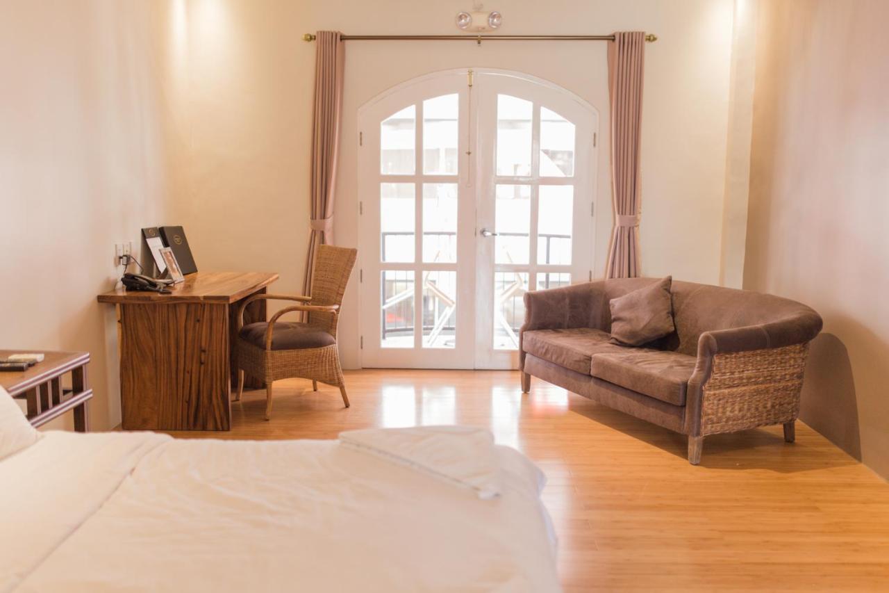 Kingsley'S Hotel And Gastro Pub Mabalacat Екстер'єр фото