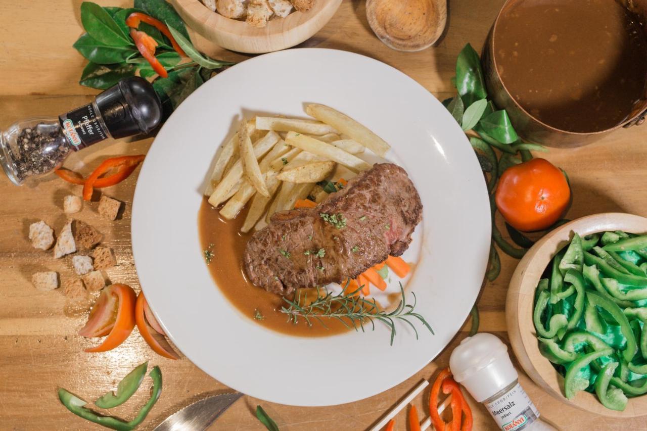 Kingsley'S Hotel And Gastro Pub Mabalacat Екстер'єр фото